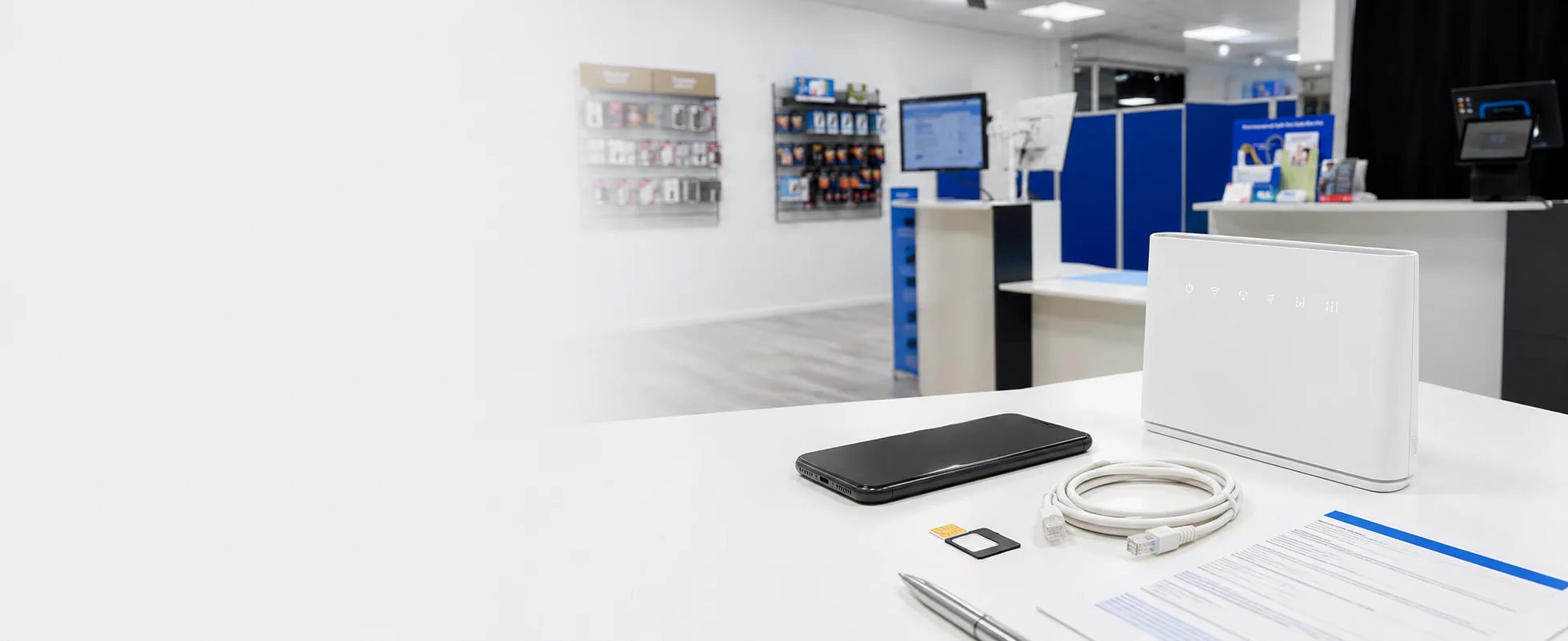 Router, Smartphone und Vertragsunterlagen im Borini Service Laden